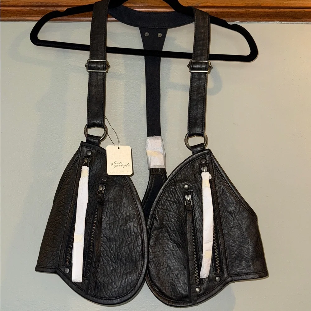 NWT $100  Free People Harness bag- adjustable straps, 4 zip-secured pockets. - Picture 5 of 9